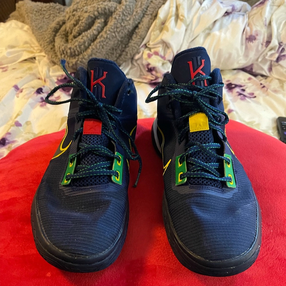 Nike Kyrie Flytrap 4 Basketball Shoes size 11